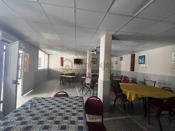 Bornova Naldöken'de Çarşıda Mutfaklı 100m2 Kiralık Ticari Dükkan 1