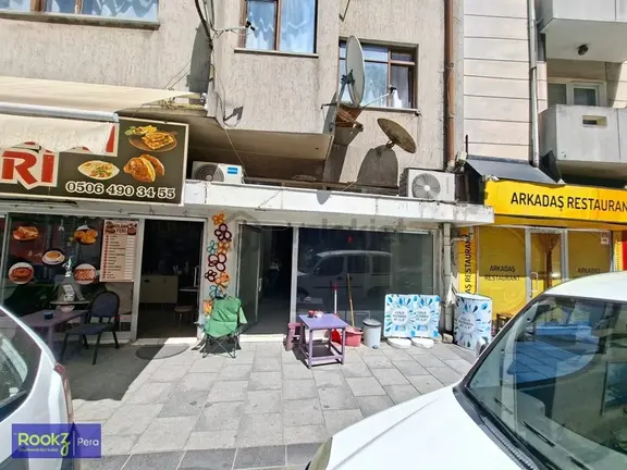 Çeşme Meydan Arya Otel Yanı, 70m² Kiralık Dükkan 1