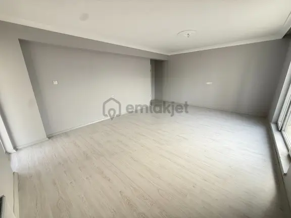 Başpınar'da, 4. Kat, Çok Geniş Ve Ferah, Ana Cadde Yakını Daire! 2