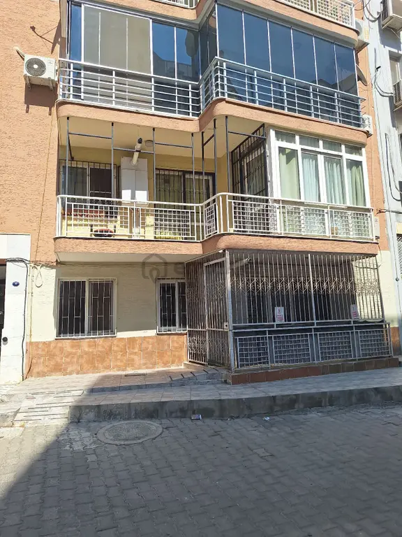 Karşıyaka Nergiz Mahallesi 3+1 Kiralık Merkezi Daire 1