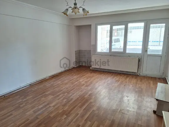 Karşıyaka Nergiz Mahallesi 3+1 Kiralık Merkezi Daire 2