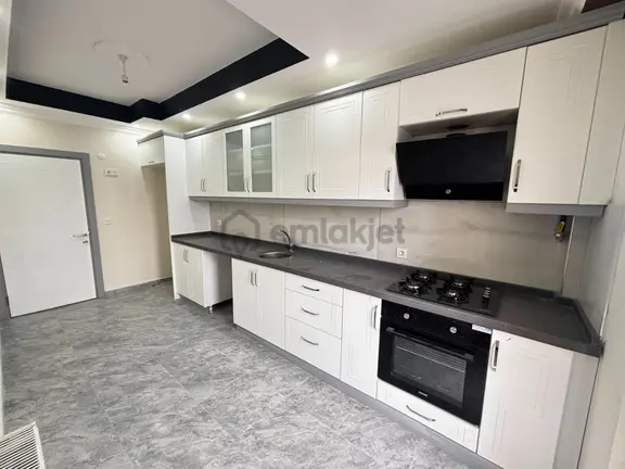 **eryıldız Gayrimenkul'den**atatürk Mah.merkezi Konumda Lüks 2+1** 2