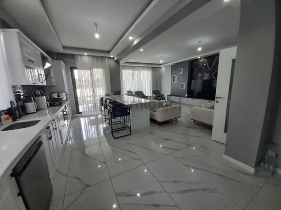 Düzce Arapçiftliği Mahallesinde Site İçinde Geniş Bahçeli 4+1 Satılık Villa 1