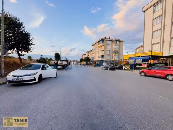 Hadımköyde Satılık Cadde Üzerinde 2 Katlı Dükkan 2
