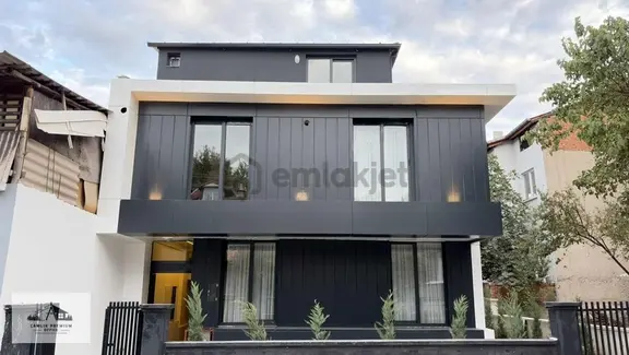 Emsalsiz Konum Siteler'de Sıfır Eşyalı Ara Kat Balkonlu Apart 1