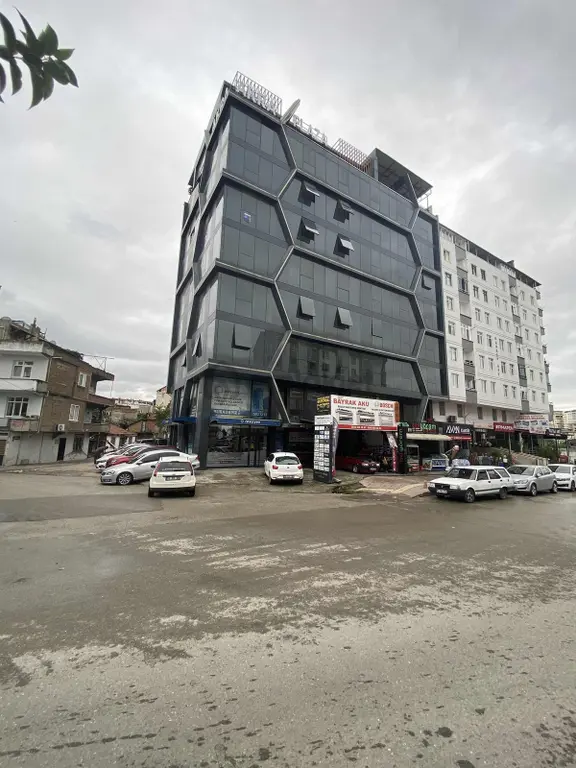 Revizyon Plazadan Akra 1 Plazada Satılık 1+1 Ofis 1