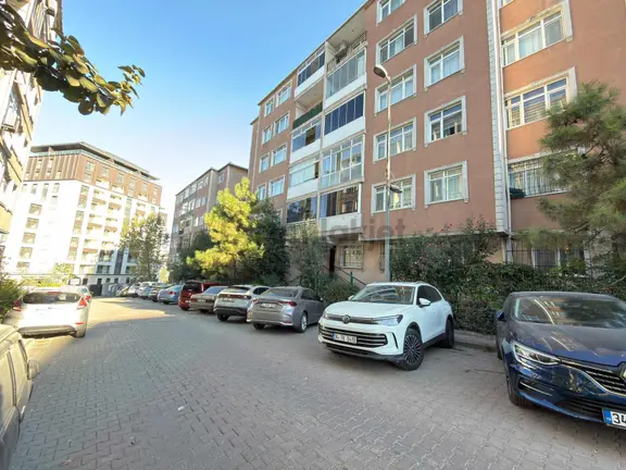 İmren Gayrimenkulden 3+1 140 M2 Güzel Çatı Sitesinde 1.kat Daire 1