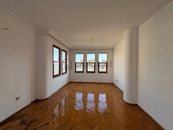 Alanya Merkez'de Denize Yakın 1+1 70 M2 Asansörlü 3.kat Kale Manzaralı 2