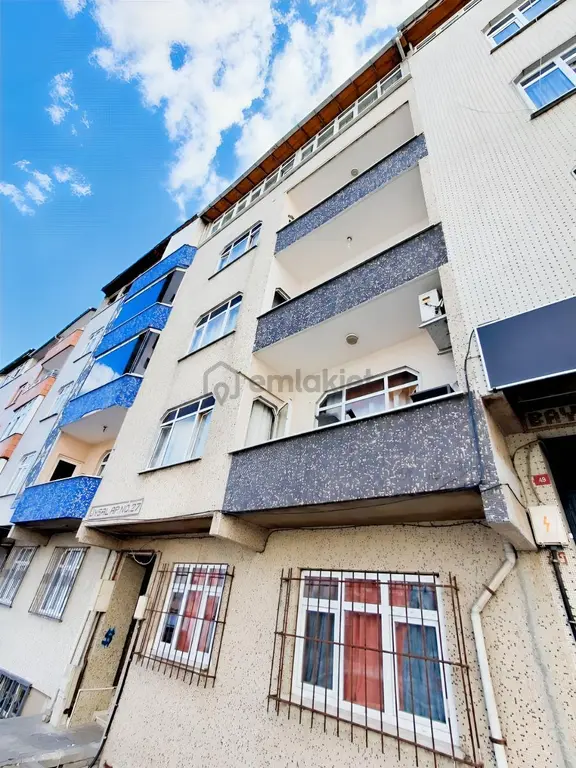 Sultangazi Yunus Emre 'de Cadde Üstü 6 Daire Komple Satılık Bina 2