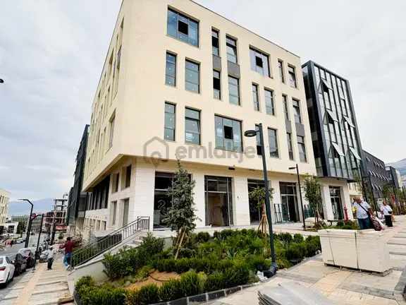 Germenicia'dan Çarşıda Kiralık Geniş Ofis 1