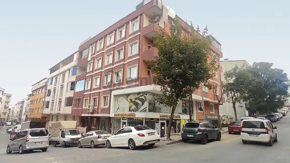 Esenyurt İnönü Mahallesi’nde 3+1 | 125 M² | 2. Kat | Geniş Arsa Paylı Bakımlı Satılık Arakat Daire 2