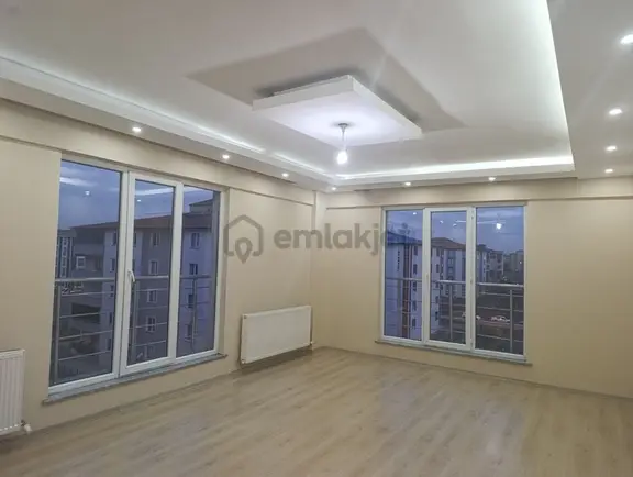 Kars Yenişehir Mah Satılık 3+1 Arakatta Daire Kapalı Otoparklı 1