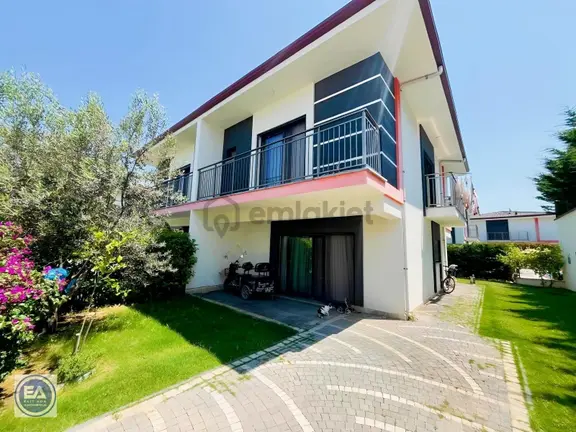 Kuşadası Davutlar Da Havuzlu Sitede Ferah Özel Otoparklı 3+1 1