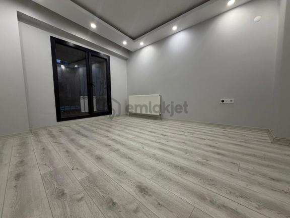 İstanbul House'dan Çamlık Caddesinde 2 Yıllık Binada 2+1 Boş Y.giriş 1