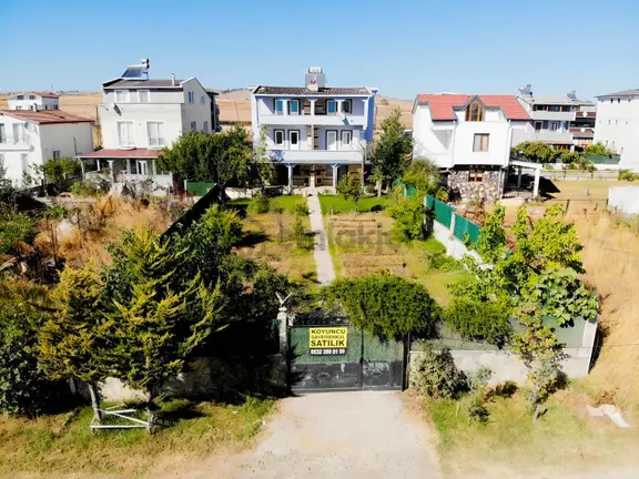 ^koyuncu Gyrm^yeniçiftlikte Denize 500 Metre Mesafede 5+1 Yazlık 1