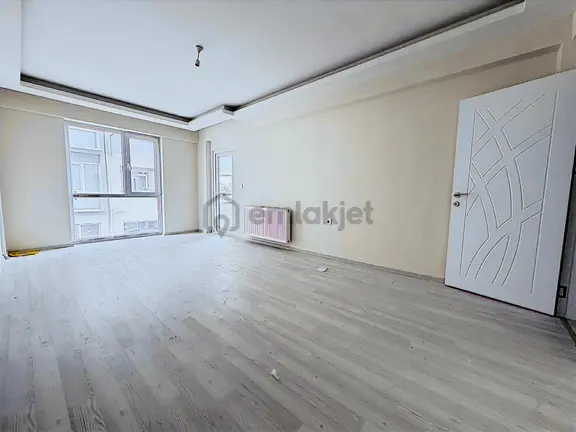 8.katlı Bölgesi Geniş Balkonlu 3+1 Site İçi Hazır Satılık Daire 1