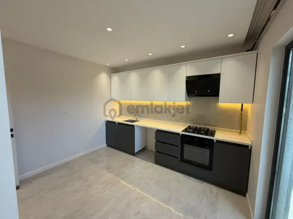 Mer-pa İnş Bağlık Mah'de/ Acil Satılık / İskanlı Cam Balkon Sıfır 2+1 1