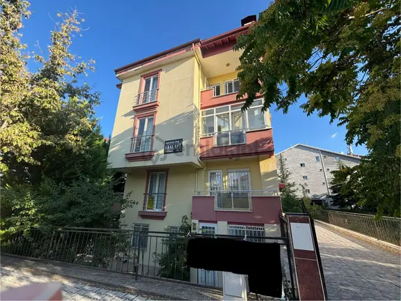 Modernevler Mahallesin'de Geniş 1+0 Tek Tapulu İki Satılık Apart 1