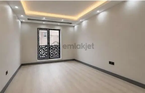 Cadde Üzeri Sıfır Lüx Yapılı Bahçe Çıkışlı Özel Daire 2