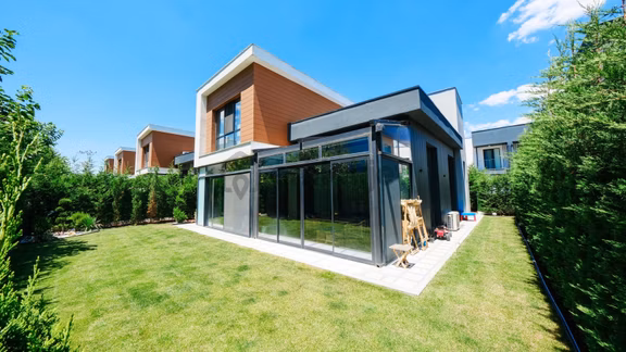 Yeni Bağlıcada Satılık Lüks Villa 1
