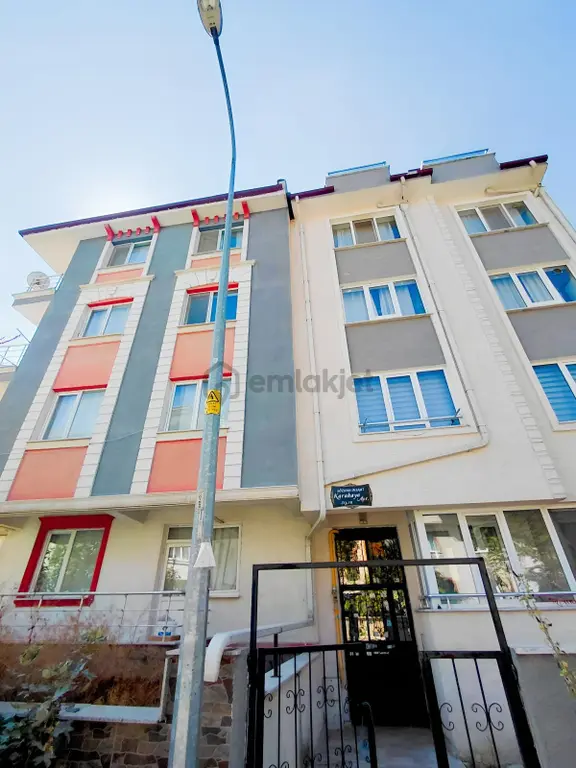 Kütahya Meydan Mahallesi Kiralık 1+1 Ara Kat 1