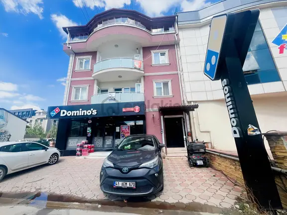 Kafeler Bölgesinde Tramvayın Önünde, Tabela Değeri Yüksek İşyeri 2