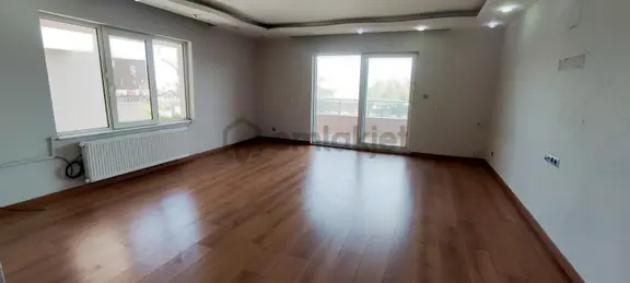 Bağbaşında Havuzlu Site İçerisinde 5+1 Kiralık Fourlex Villa 2