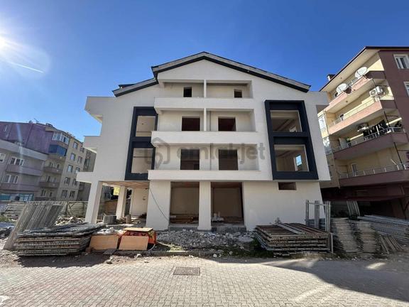 60 Evlerin En İşlek Caddesinde | 3+1 Çatı Dubleksi | 176 M² 1