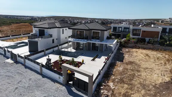 Didim’de Satılık Havuzlu Müstakil Villa 1