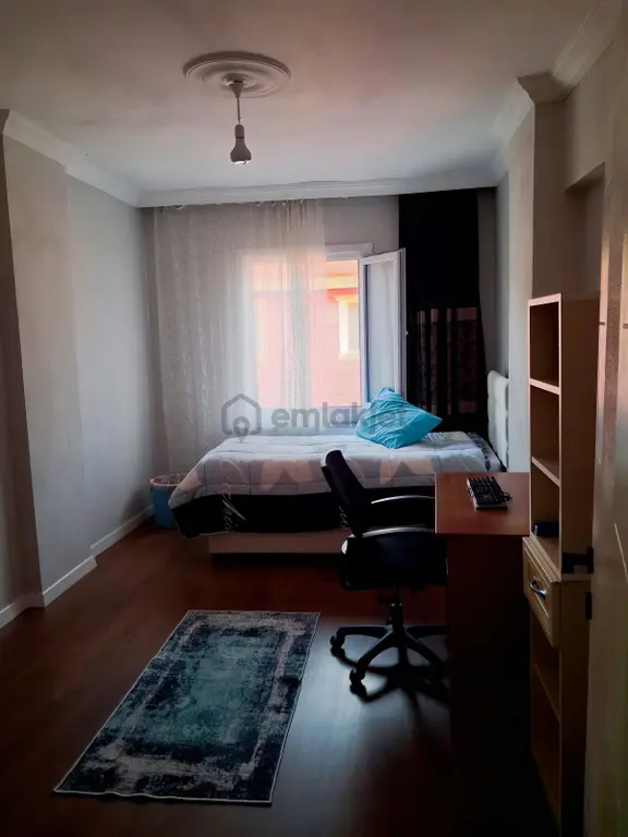 3-şeker Emlak 135 M2 İlçe Merkezine Yakın Kiralık Oda 1