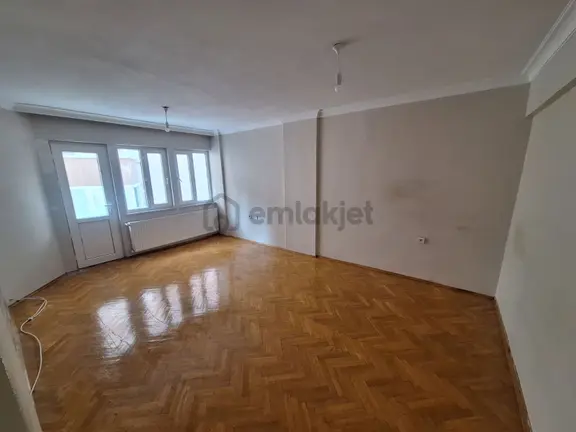 Esen'den Beşevler'de Müstakil Apt.'da Arakat Kiralık Daire 2