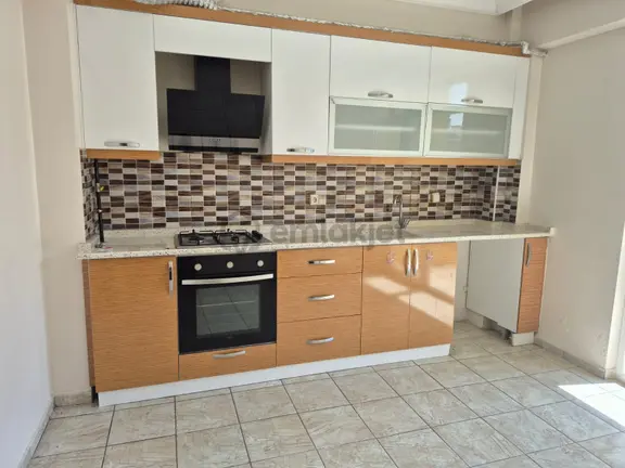 Yüksel Şahinden Hüsamettin Çelebi De Ara Kat 3+1 Bakımlı Kiralık 2