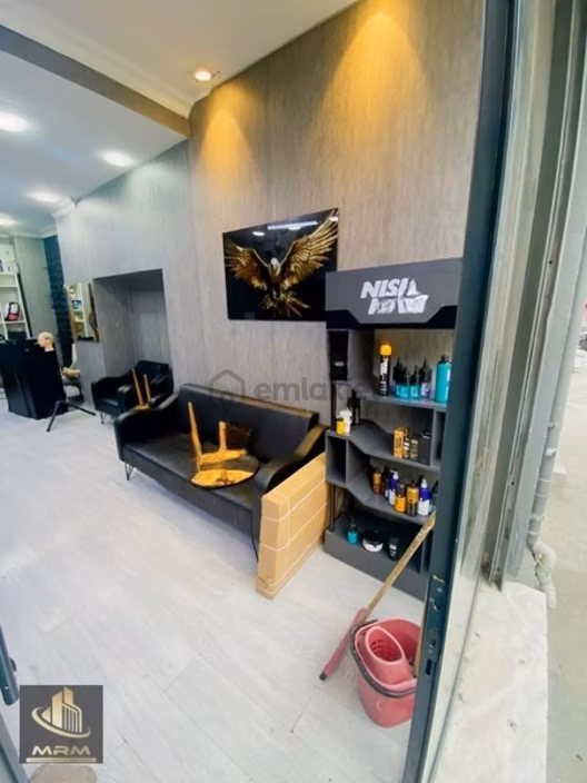 Acil Mrm Gayrimenkul'den Devren Kiralık Kuaför Dükkanı 1