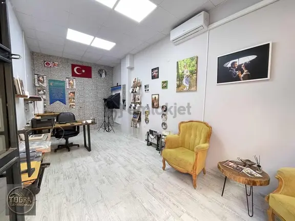 Tuğradan Tahtalı Cami Civarı 30 M2 Düz Ayak Satılık Temiz Dükkan 2