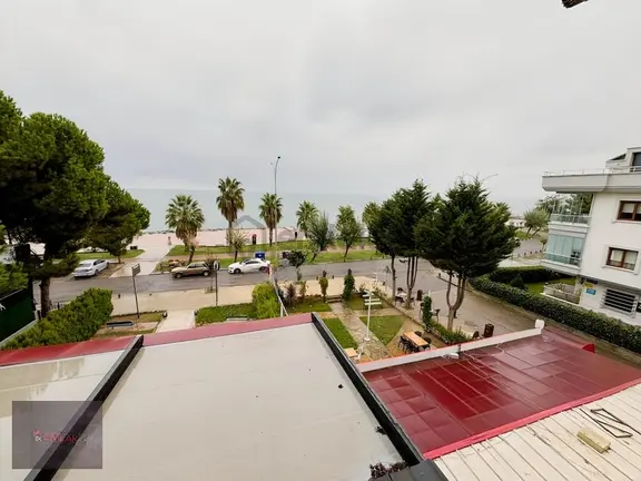 Emlakkent'den Denize Sıfır Ultra Lüks Eşyalı Kiralık 2+1 Daire 1