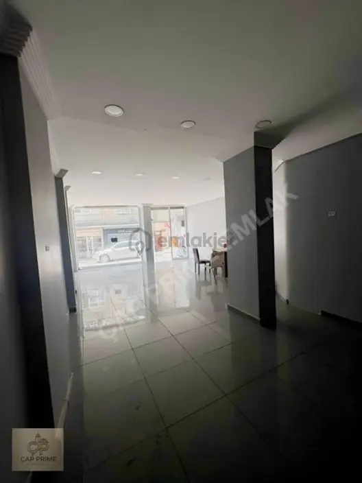 Büyüksaray Meydanında 200 M² Kiralık Dükkan 1