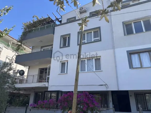 Rota Emlak'tan Gümüldür'de Geniş Ayrı Mutfaklı Kiralık 3+1 Daire 1