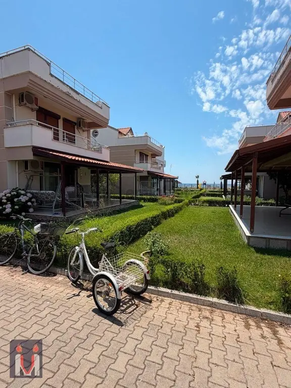Dikili Ümmetoğlu'ndan Denize Sıfır 3.sıra 200 M² Bahçeli 4+1 Villa 2