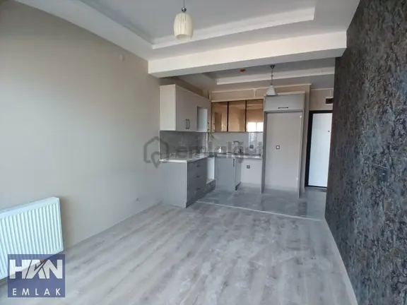 Han Emlaktan Havuzlu Sosyal Alanlı Sitede D.gazlı Kiralık 1+1 1