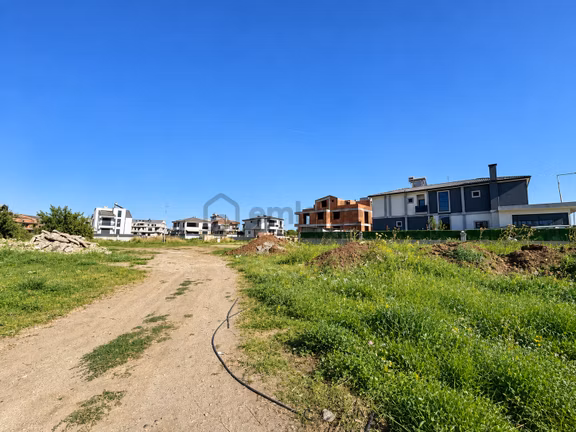 Mera Emlaktan Hamidiye Mah. 2 Villalık 324m2 E:0.75 İmarlı Arsa 2