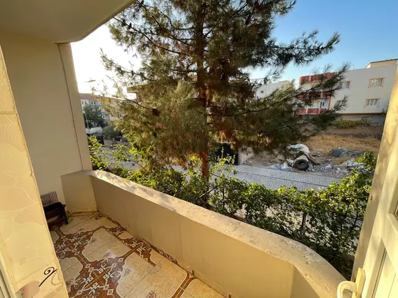 8 Mart Mahallesi Özğür Sokakta Köşebaşı Satılık Bina 2