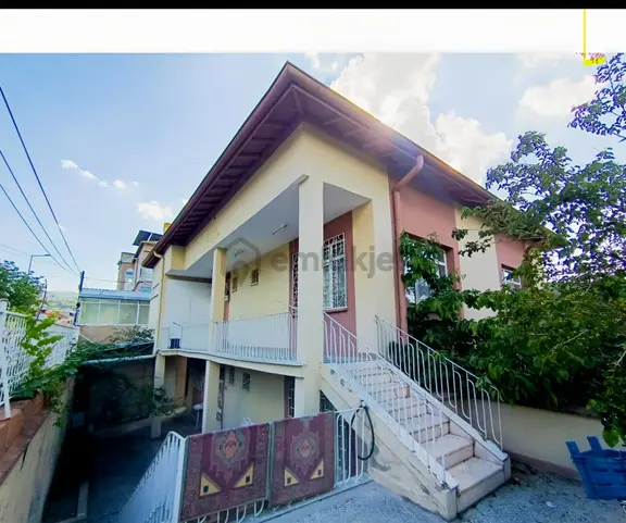 Hacılar Meydanda Satılık Kombili Ev 1