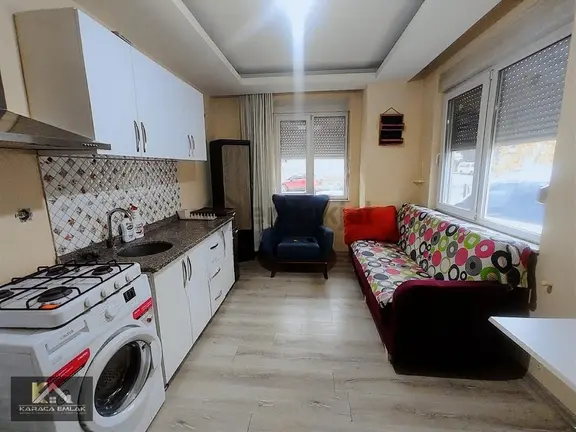 Karaca'dan Cadde De 1+1 Geniş Y.giriş 2