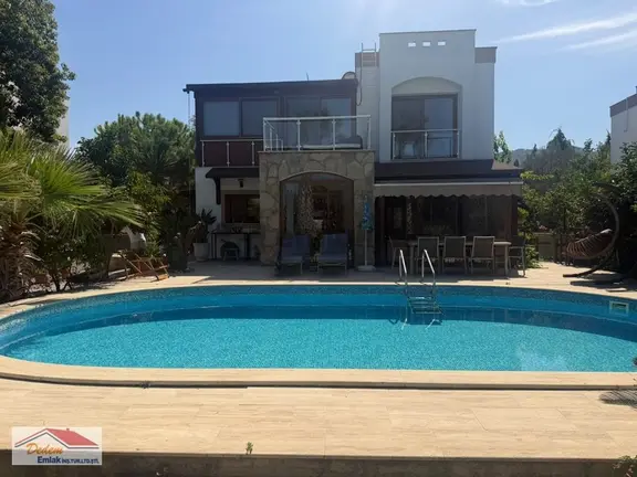 Yalıkavak Bölgesinde Müstakil Havuzlu Bahçeli Yıllık Kiralık 1