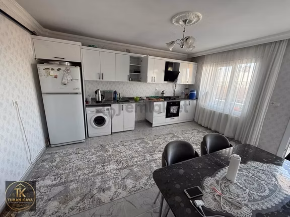 Yeşilevlerde 150 M² Ara Kat 2+1 Balkonlu Fırsat Dai 1
