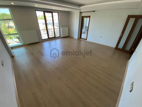 Bafra Altınyaprak'ta Geniş Balkonlu 3+1 Kiralık Daire 1