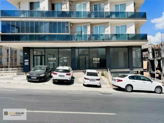 Beylikdüzü Yakuplu'da Osmangazi Cad. Üzeri Kiralık 330m2 Mağaza 2