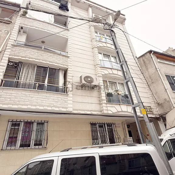 Alioğlu İnşattan Aile Binasında 3+1 Balkonlu Kiralık Yüksek Giriş 1