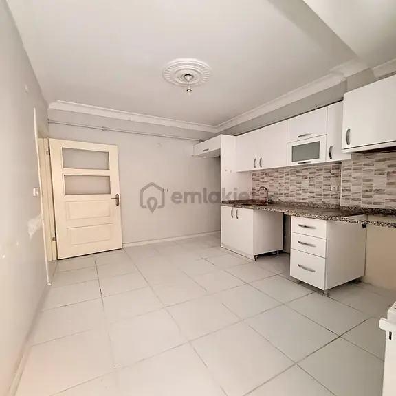 Alioğlu İnşattan Aile Binasında 3+1 Balkonlu Kiralık Yüksek Giriş 2