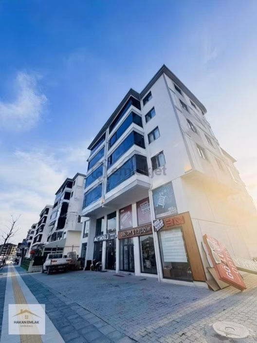 Hakan Emlak'tan Kentpark'ta Cadde Cephe 4+1 Lüks Daire 1